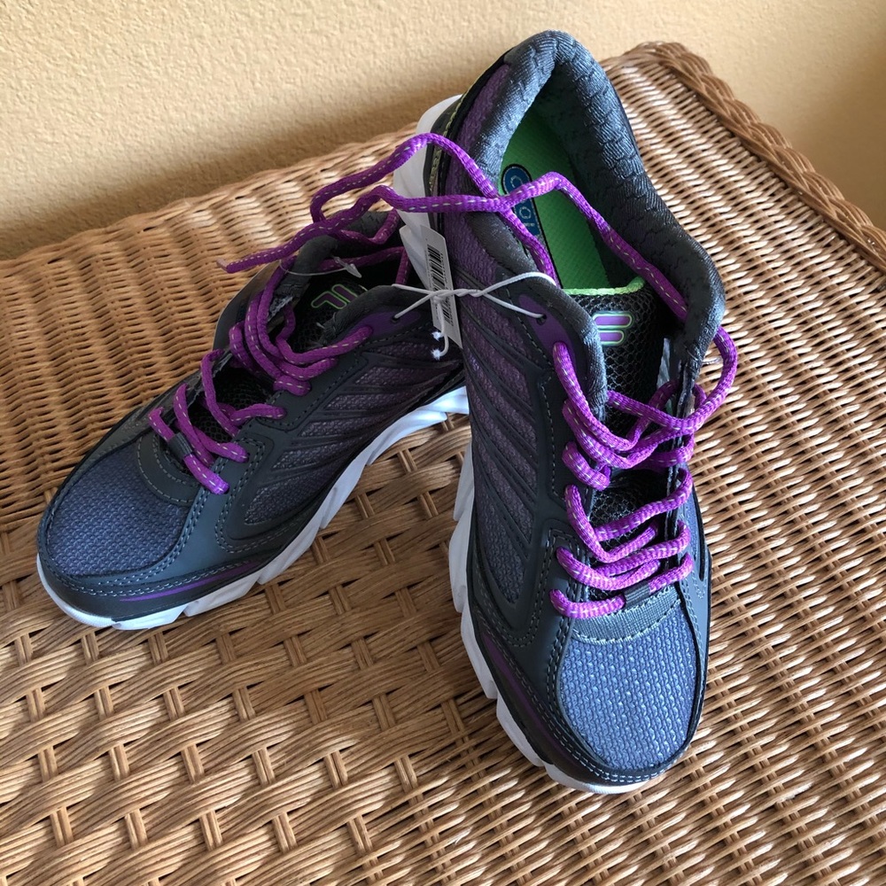 NWT FILA WOMENS LIGHTWEIGHT COOLMAX ATHLETIC SHOES